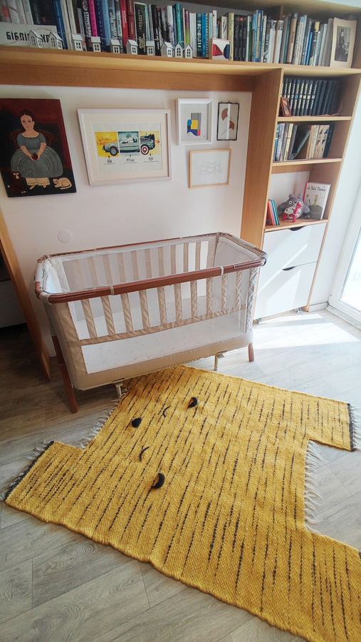 Tyhrytsko wool  rud in children room