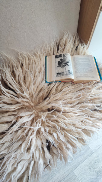 Vovnya wool rug beige on white background