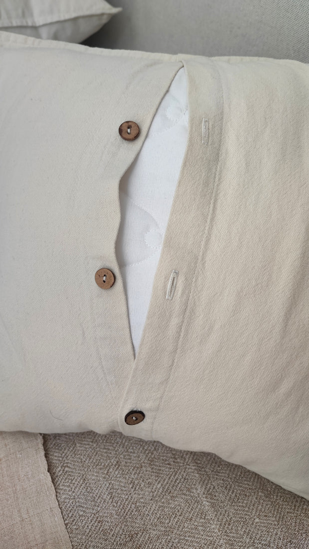 back premium linen with wooden buttons