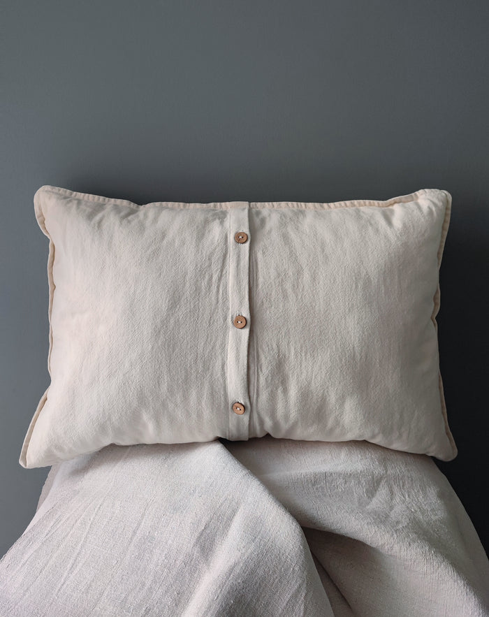 pillow back in premium linen with wooden buttons