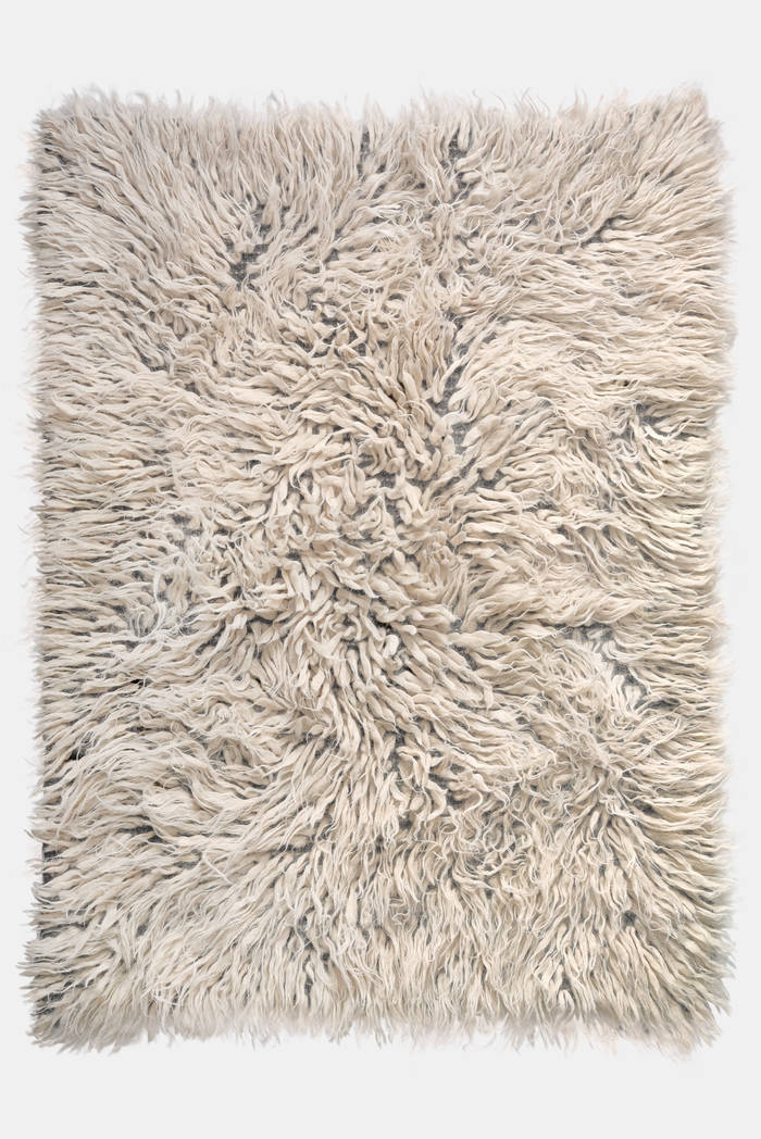 Vovnya rug (light gray base)